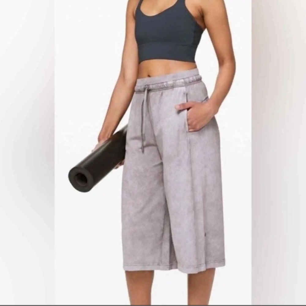 Lululemon Inner Glow Culotte, size 4